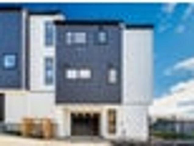 Townhouse for sale in Massey West, Henderson-Massey