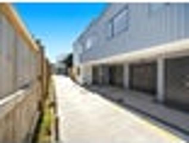 Townhouse for sale in Owhata, Oroua County