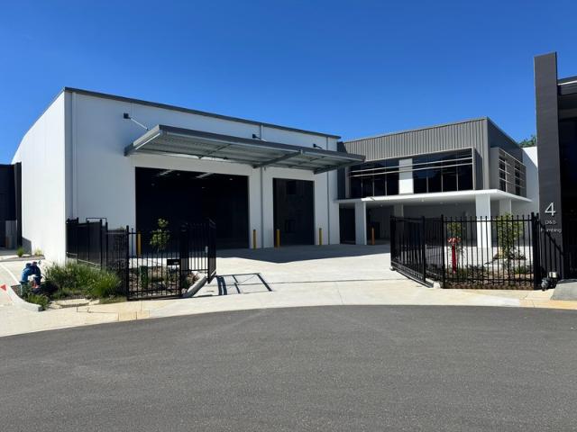 Warehouse for rent in Toombul, Queensland