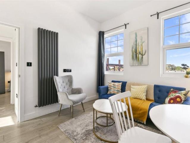 Apartment for rent in North Sheen, Greater London