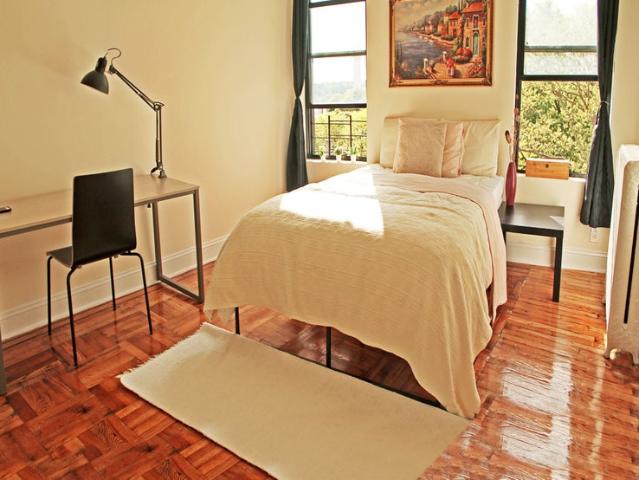 Room for rent in Arverne, New York