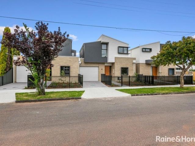 Townhouse for rent in Camerons Creek, Victoria