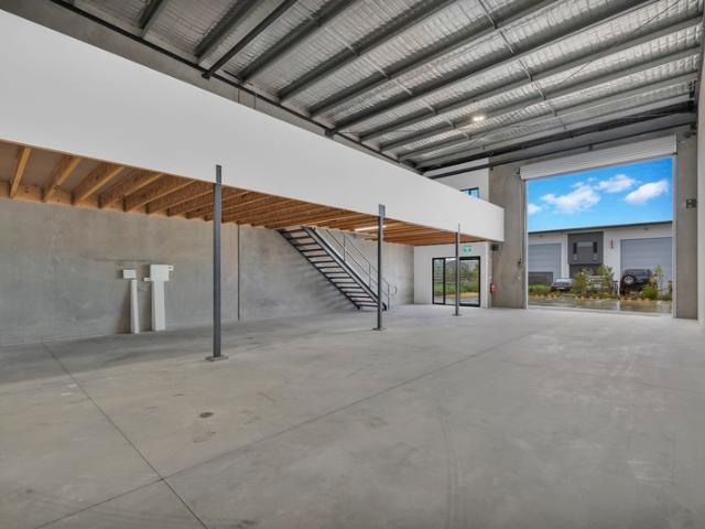 Warehouse for rent in Kings Creek, Queensland