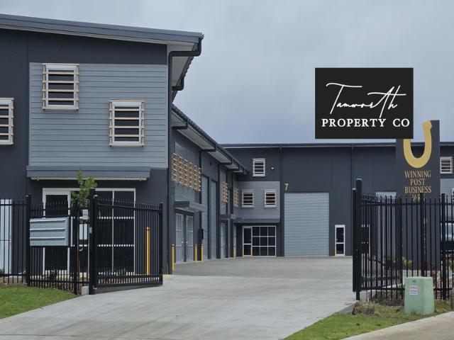 Warehouse for rent in Piallamore, New South Wales