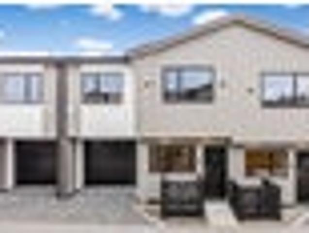 Townhouse for sale in Kelston, Oroua County