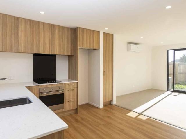 Townhouse for rent in Heathcote, Canterbury