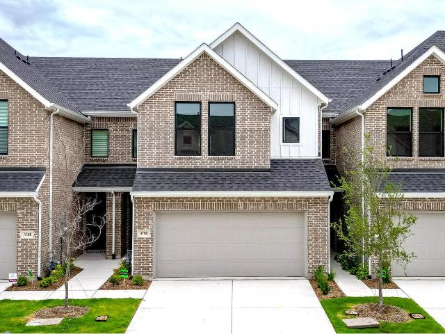 Townhouse for sale in Grand Prairie