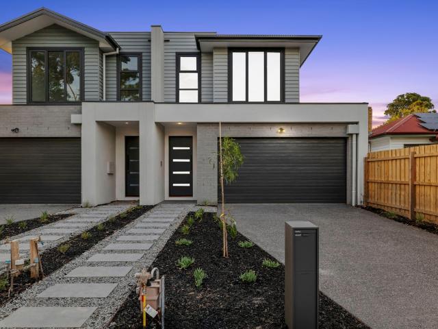 Townhouse for sale in Seaford