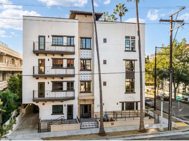 Condo for sale in Pasadena, California