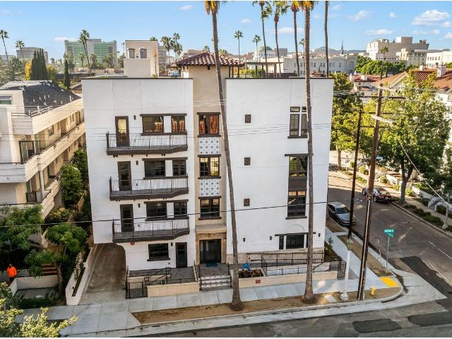 Condo for sale in Pasadena, California