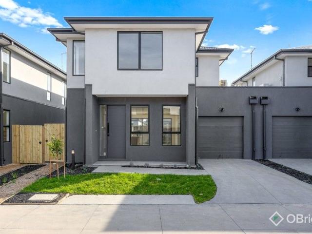 Townhouse for sale in Pakenham