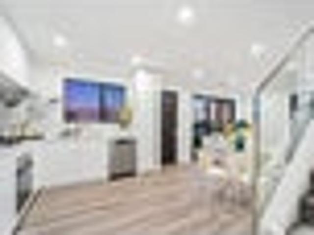 Townhouse for sale in Oratia