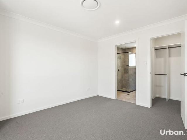 Townhouse for rent in Tullimbar, Shellharbour City Council