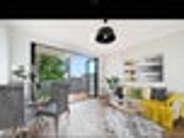 Townhouse for sale in Oratia