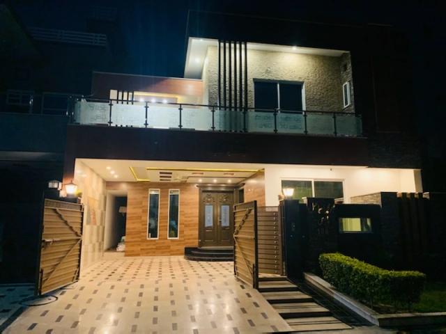House for sale in Faisalabad, Islamabad Capital Territory
