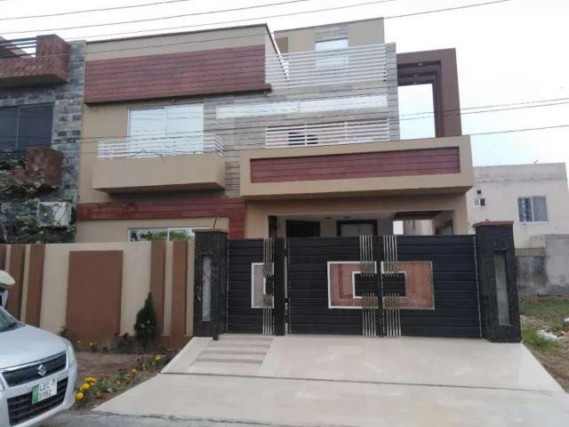 House for sale in Tariq Garden, لاہور ڈویژن
