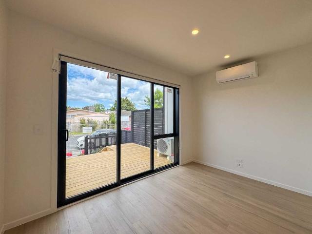 Townhouse for rent in Birkdale, Kaipātiki