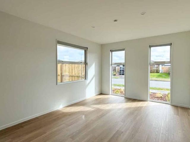 Apartment for rent in Chaslands, Canterbury