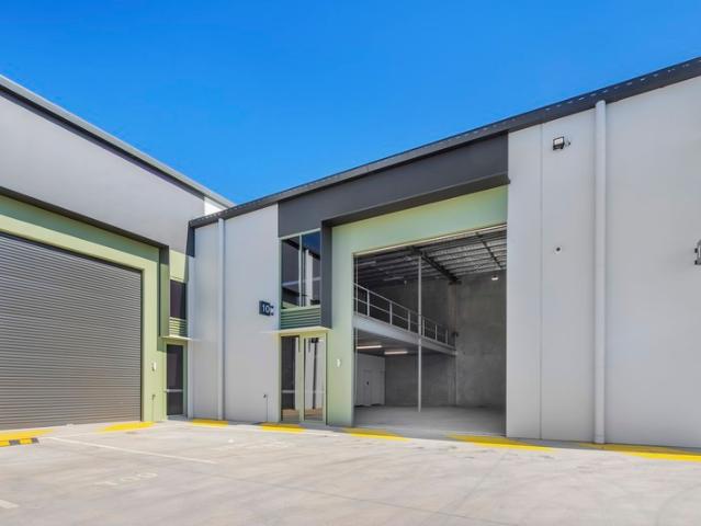 Warehouse for rent in Toombul, Queensland