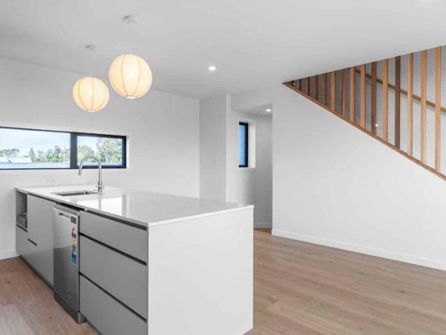 Townhouse for rent in Whangaparaoa, Oroua County