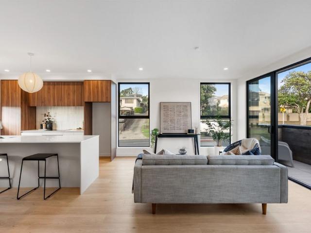 Townhouse for rent in Whangaparaoa, Oroua County