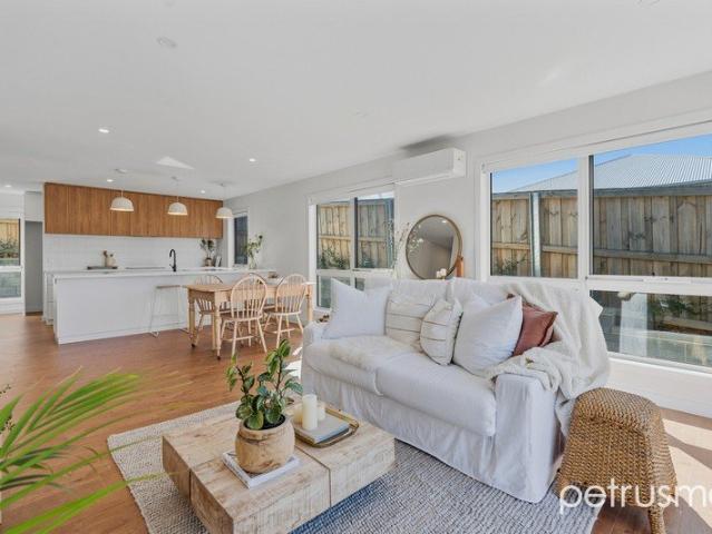 Apartment for sale in Howrah, Hobart