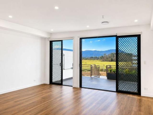 Townhouse for rent in Wollongong West, New South Wales