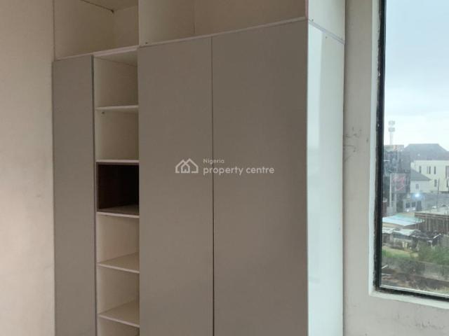 Flat for sale in Eti Osa, Lagos