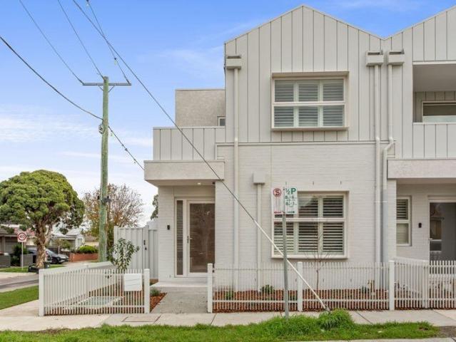 Townhouse for sale in Camerons Creek, Victoria