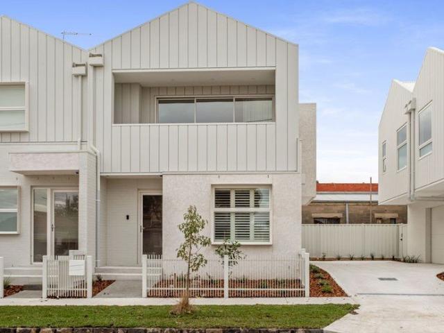 Townhouse for sale in Camerons Creek, Victoria