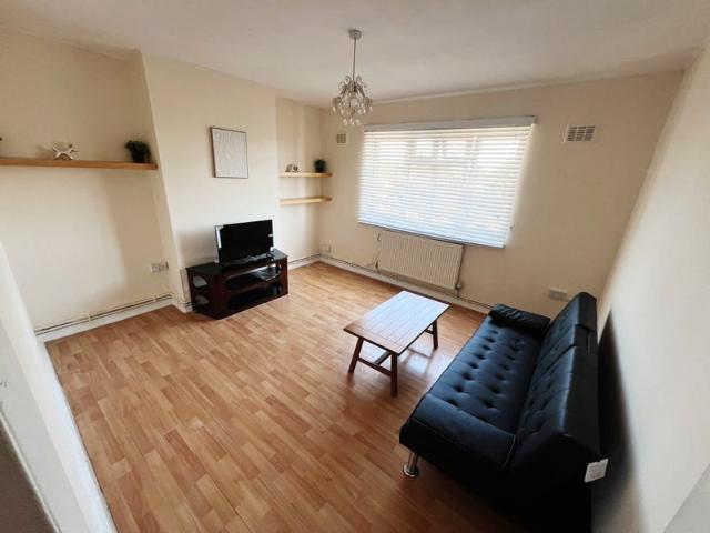 Apartment for rent in Newbury Park, Greater London