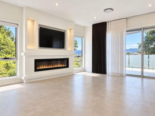 Townhouse for rent in Lake Heights, Wollongong City Council
