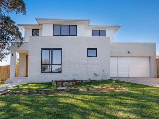 Townhouse for sale in Mount Eliza