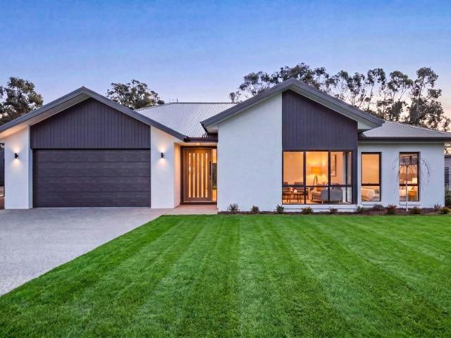 House for sale in Victoria