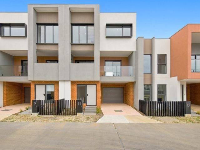 Townhouse for rent in Casey Green, Melbourne