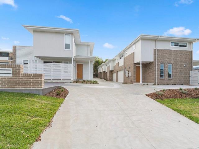 Townhouse for rent in Corrimal, Wollongong City Council