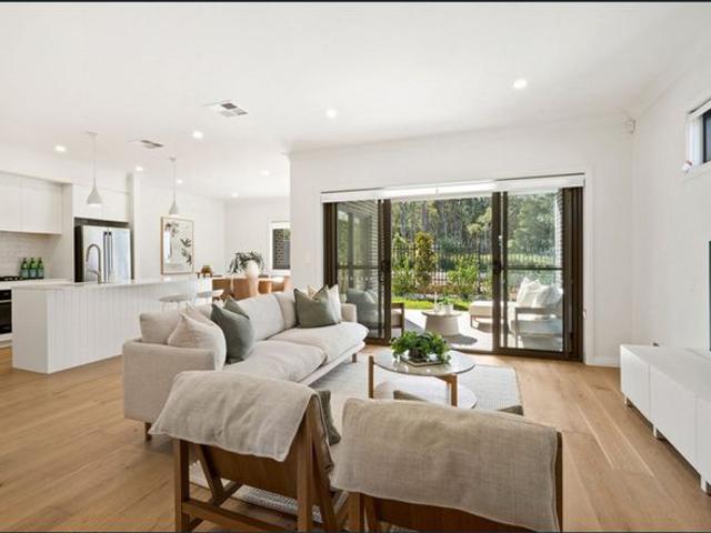 Townhouse for rent in Wollongong West, New South Wales