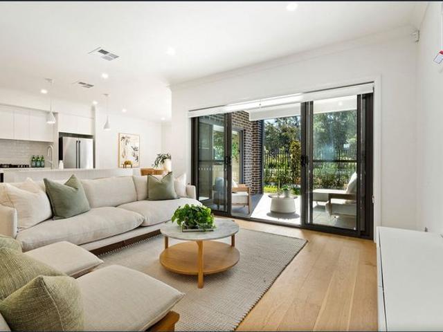 Townhouse for rent in Wollongong West, New South Wales