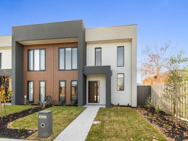 Townhouse for rent in Alira Estate, Melbourne