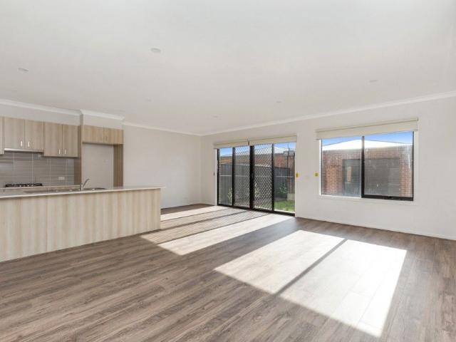 Townhouse for rent in Berwick, Melbourne