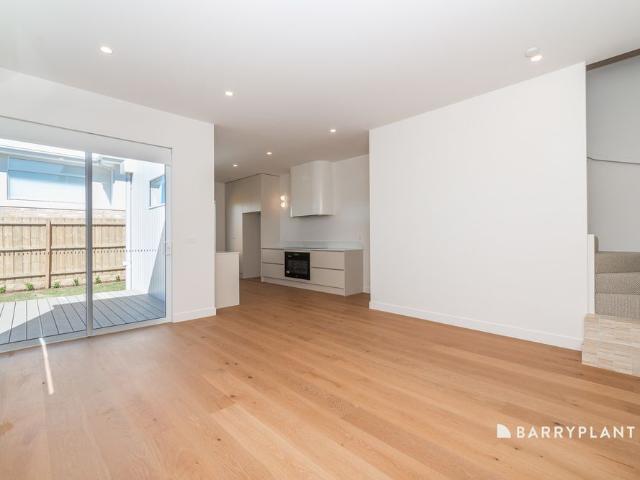 Townhouse for rent in Oak Park, Melbourne