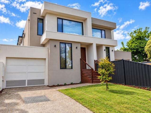 Townhouse for rent in Ashburton, Melbourne