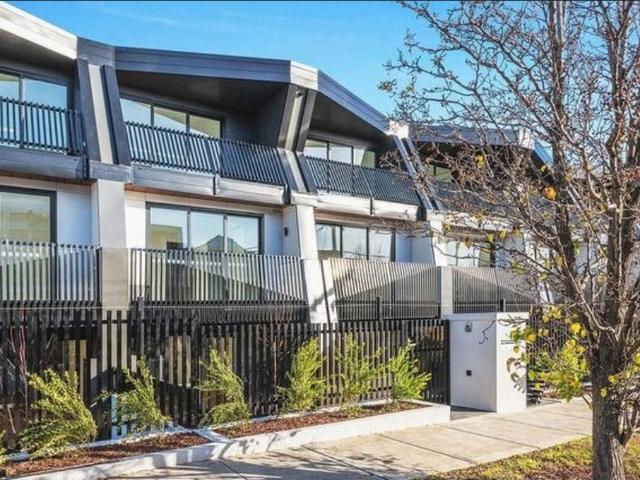 House for sale in Mckinnon