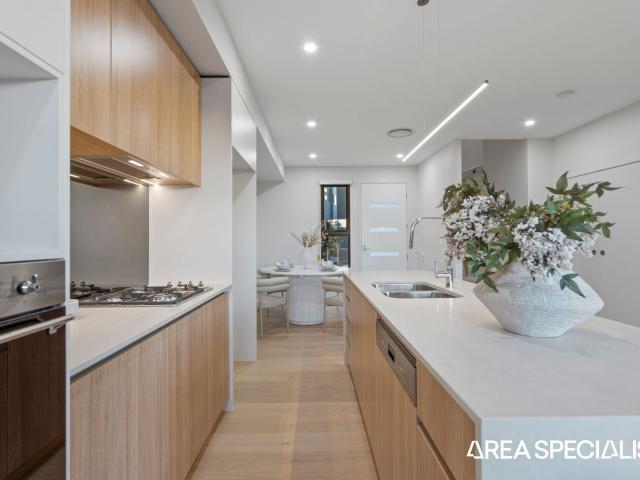 Villa for sale in Helensvale Town Centre