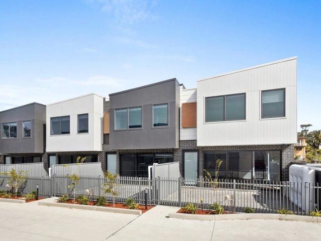 Townhouse for rent in Wollongong West, New South Wales