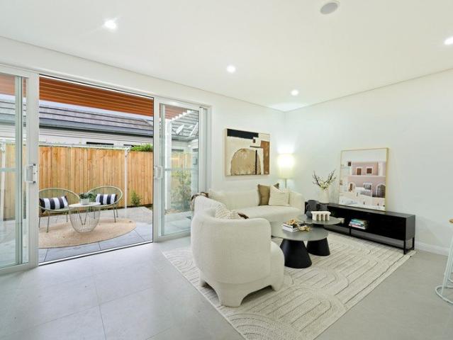 Townhouse for rent in Upper North Shore, Sydney