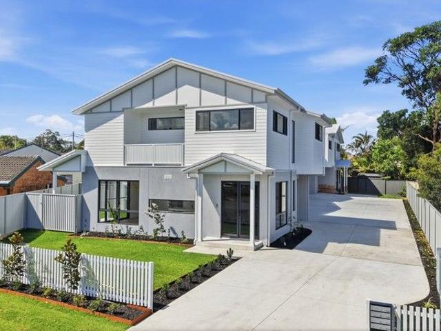 Townhouse for sale in Gorokan, New South Wales