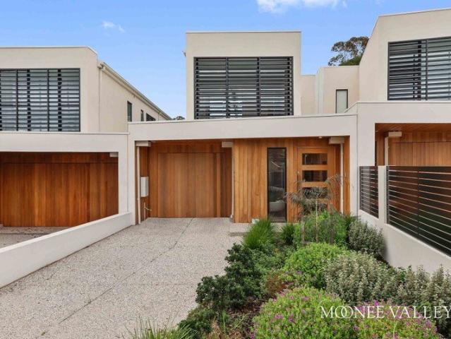 Townhouse for sale in Camerons Creek, Victoria