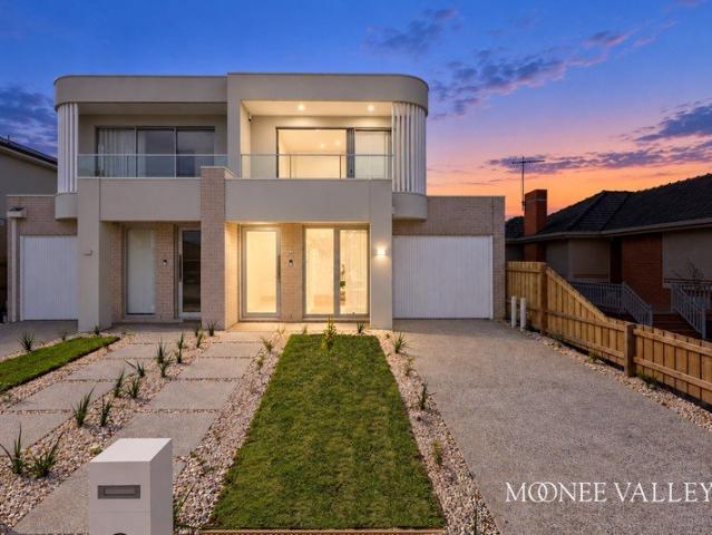 Cottage for sale in Avondale Heights, Melbourne