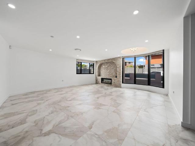Room for rent in Middleton Grange, Sydney